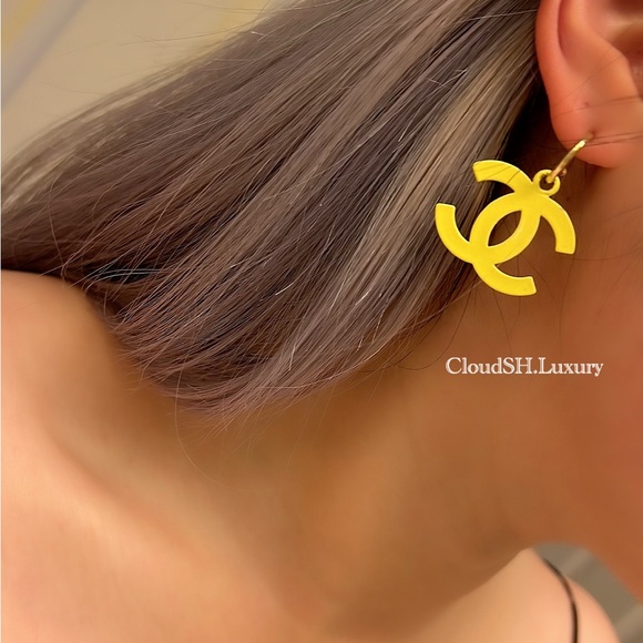 Auth Chanel Vintage Neon Yellow CC Logo Earrings w/ Gold hdw - Picture 8 of 8